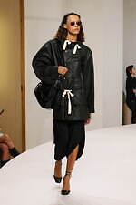 ルメール 2025年春夏コレクション - 流れるように波打つ佇まい｜写真1