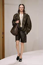 ルメール 2025年春夏コレクション - 流れるように波打つ佇まい｜写真23