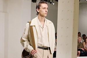 ルメール 2025年春夏コレクション - 流れるように波打つ佇まい