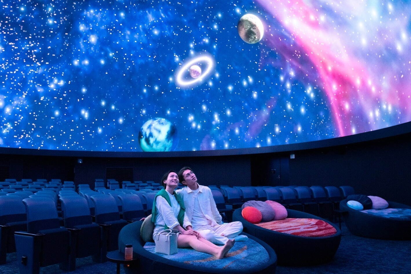 星空｜天の川の下眠る「熟睡プラ寝たリウム」プラネタリア YOKOHAMAで、七夕物語＆星座の解説をBGMに