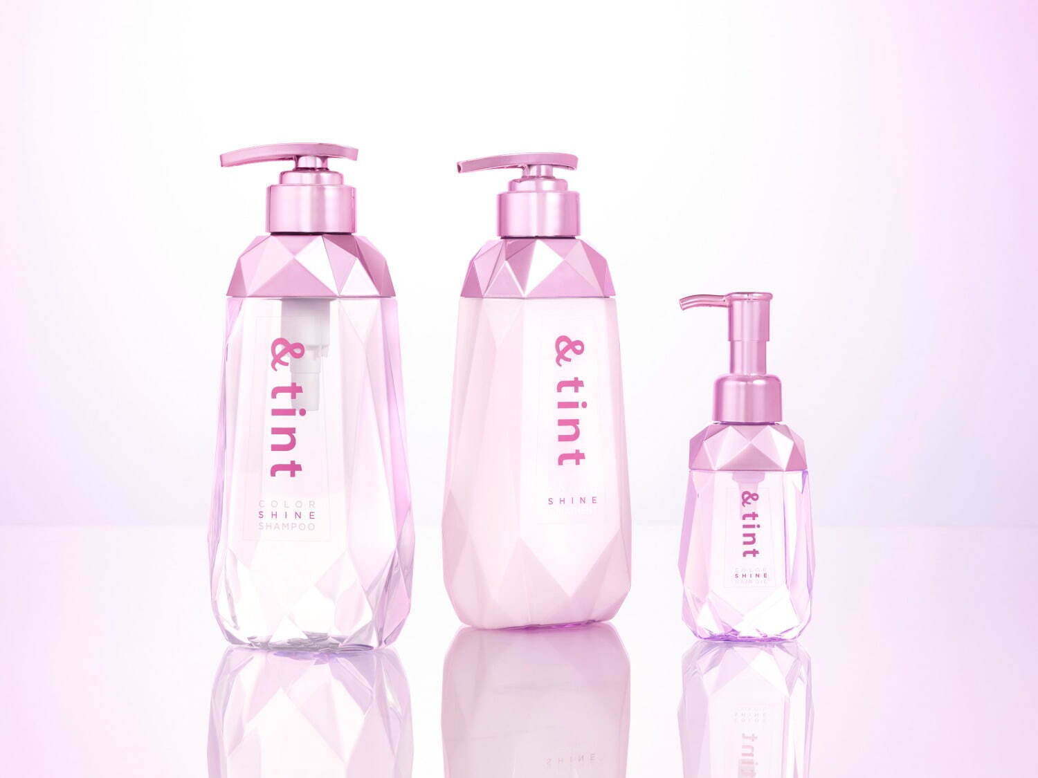 左から)アンドティント カラーシャイン シャンプー 415mL 1,540円、アンドティント カラーシャイン ヘアトリートメント 415g 1,540円、アンドティント カラーシャイン ヘアオイル 100mL 1,540円＜新製品＞