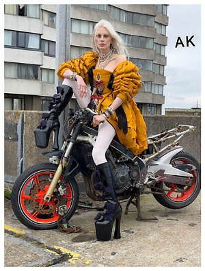 ヴィヴィアン・ウエストウッド(Vivienne Westwood) 2024-25年秋冬ウィメンズ&メンズコレクション  - 写真2