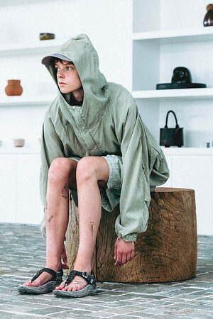 インアット(INNAT) 2025年春夏ウィメンズ&メンズコレクション  - 写真24