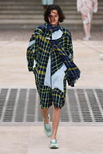 オム プリッセ イッセイ ミヤケ 2025年春夏コレクション - 風のダイナミズムが織りなす造形｜写真14