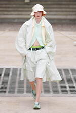 オム プリッセ イッセイ ミヤケ 2025年春夏コレクション - 風のダイナミズムが織りなす造形｜写真16