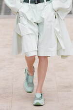 オム プリッセ イッセイ ミヤケ 2025年春夏コレクション - 風のダイナミズムが織りなす造形｜写真17