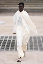 オム プリッセ イッセイ ミヤケ 2025年春夏コレクション - 風のダイナミズムが織りなす造形｜写真19