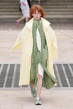 オム プリッセ イッセイ ミヤケ 2025年春夏コレクション - 風のダイナミズムが織りなす造形｜写真27