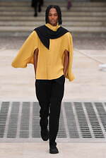 オム プリッセ イッセイ ミヤケ 2025年春夏コレクション - 風のダイナミズムが織りなす造形｜写真33