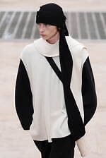 オム プリッセ イッセイ ミヤケ 2025年春夏コレクション - 風のダイナミズムが織りなす造形｜写真35