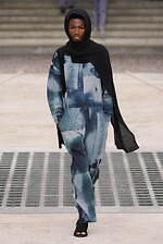 オム プリッセ イッセイ ミヤケ 2025年春夏コレクション - 風のダイナミズムが織りなす造形｜写真41