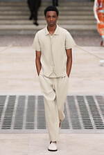 オム プリッセ イッセイ ミヤケ 2025年春夏コレクション - 風のダイナミズムが織りなす造形｜写真46