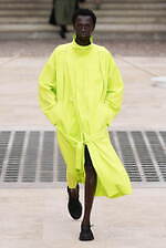 オム プリッセ イッセイ ミヤケ 2025年春夏コレクション - 風のダイナミズムが織りなす造形｜写真48