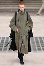 オム プリッセ イッセイ ミヤケ 2025年春夏コレクション - 風のダイナミズムが織りなす造形｜写真49