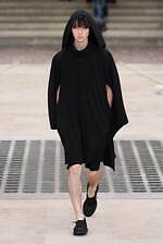 オム プリッセ イッセイ ミヤケ 2025年春夏コレクション - 風のダイナミズムが織りなす造形｜写真50