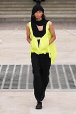 オム プリッセ イッセイ ミヤケ 2025年春夏コレクション - 風のダイナミズムが織りなす造形｜写真51