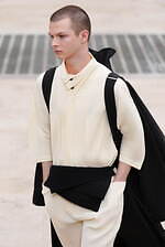 オム プリッセ イッセイ ミヤケ 2025年春夏コレクション - 風のダイナミズムが織りなす造形｜写真54