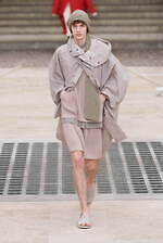 オム プリッセ イッセイ ミヤケ 2025年春夏コレクション - 風のダイナミズムが織りなす造形｜写真56