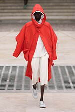 オム プリッセ イッセイ ミヤケ 2025年春夏コレクション - 風のダイナミズムが織りなす造形｜写真58