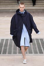 オム プリッセ イッセイ ミヤケ 2025年春夏コレクション - 風のダイナミズムが織りなす造形｜写真60