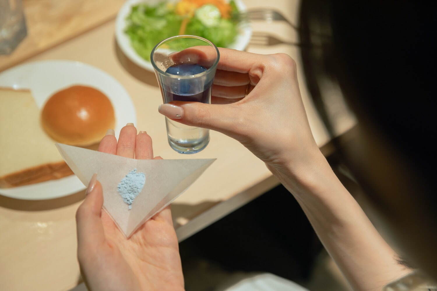 新宿プリンスホテルの“魔女体験”宿泊プラン、怪しげなドリンクで祝杯＆ローブ姿でスイーツハイティーを｜写真8