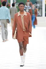 アミリ 2025年春夏コレクション - テーラリングとワークに降り注ぐきらめき｜写真46