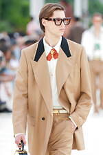 アミリ 2025年春夏コレクション - テーラリングとワークに降り注ぐきらめき｜写真56