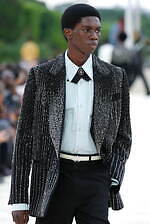 アミリ 2025年春夏コレクション - テーラリングとワークに降り注ぐきらめき｜写真88