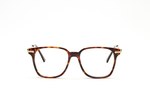 オリバー ゴールドスミスの眼鏡150本が世代別に集結、代官山で展示・販売｜写真1