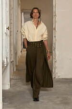 アミ 2025年春夏コレクション - 日没の瞬間、一瞬のグラデーション｜写真19