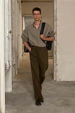 アミ 2025年春夏コレクション - 日没の瞬間、一瞬のグラデーション｜写真23