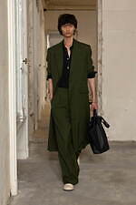 アミ 2025年春夏コレクション - 日没の瞬間、一瞬のグラデーション｜写真31