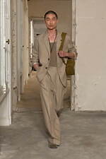 アミ 2025年春夏コレクション - 日没の瞬間、一瞬のグラデーション｜写真49