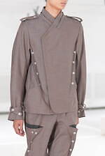 キコ コスタディノフ 2025年春夏メンズコレクション - 構造と装飾の交錯｜写真2