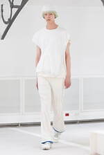 キコ コスタディノフ 2025年春夏メンズコレクション - 構造と装飾の交錯｜写真23