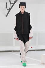 キコ コスタディノフ 2025年春夏メンズコレクション - 構造と装飾の交錯｜写真46