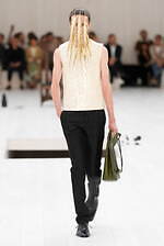 ロエベ 2025年春夏メンズコレクション - シルエットと質感の豊かさの追求｜写真14