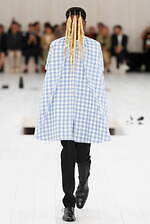 ロエベ 2025年春夏メンズコレクション - シルエットと質感の豊かさの追求｜写真28