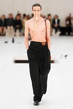 ロエベ 2025年春夏メンズコレクション - シルエットと質感の豊かさの追求｜写真31