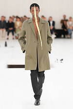 ロエベ 2025年春夏メンズコレクション - シルエットと質感の豊かさの追求｜写真37