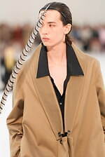 ロエベ 2025年春夏メンズコレクション - シルエットと質感の豊かさの追求｜写真39