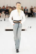 ロエベ 2025年春夏メンズコレクション - シルエットと質感の豊かさの追求｜写真44