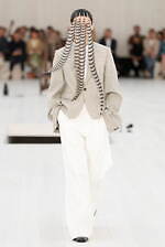 ロエベ 2025年春夏メンズコレクション - シルエットと質感の豊かさの追求｜写真48