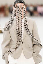 ロエベ 2025年春夏メンズコレクション - シルエットと質感の豊かさの追求｜写真49