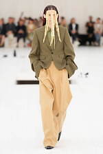 ロエベ 2025年春夏メンズコレクション - シルエットと質感の豊かさの追求｜写真50