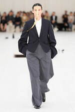 ロエベ 2025年春夏メンズコレクション - シルエットと質感の豊かさの追求｜写真52