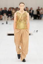 ロエベ 2025年春夏メンズコレクション - シルエットと質感の豊かさの追求｜写真53