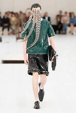 ロエベ 2025年春夏メンズコレクション - シルエットと質感の豊かさの追求｜写真57