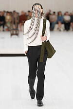 ロエベ 2025年春夏メンズコレクション - シルエットと質感の豊かさの追求｜写真68