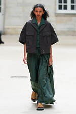 カラー 2025年春夏コレクション - 穏やかに溶け込むコントラスト｜写真37